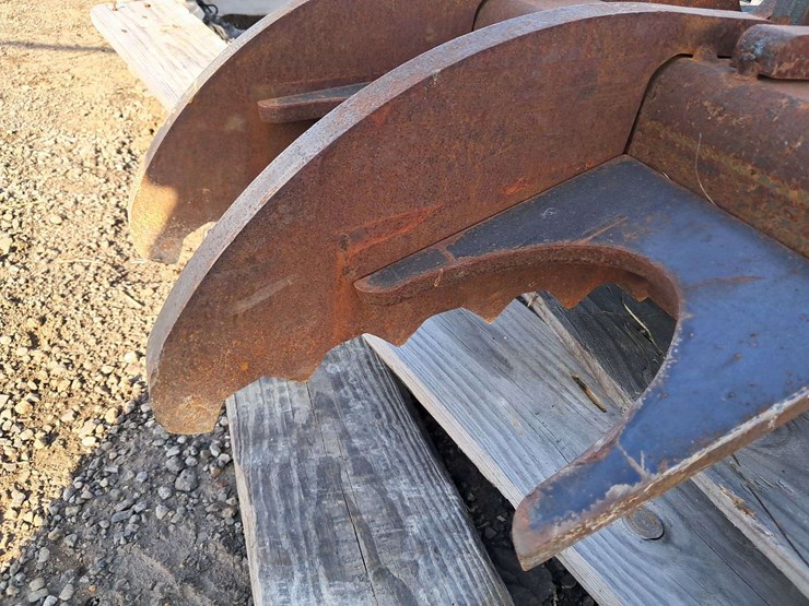 hydraulic-excavator-thumb-image-3