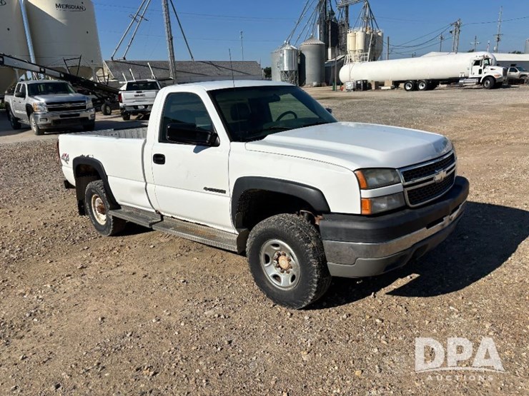 2005-chevrolet-2500hd-image-1