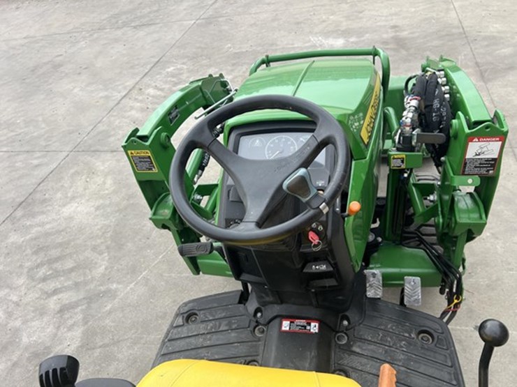 2024-john-deere-1025r-image-28