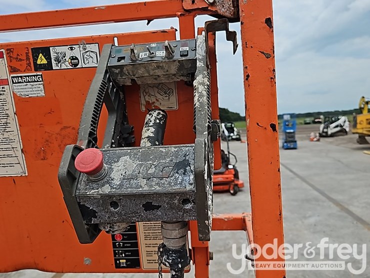 2015-jlg-2646es-image-12