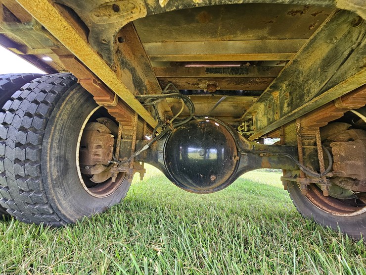 2000-freightliner-fl60-image-79