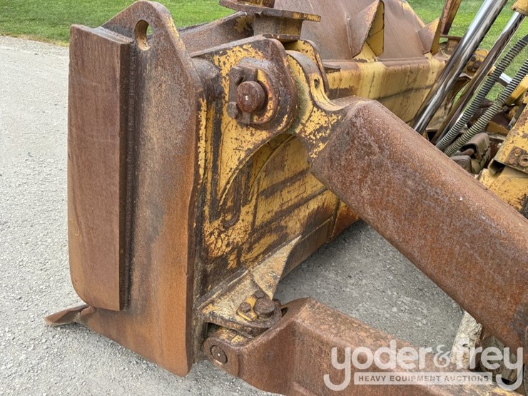2005-caterpillar-d8t-image-14