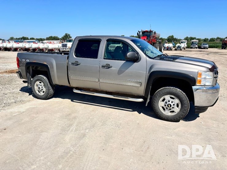 2013-chevrolet-silverado-2500-lt-image-2
