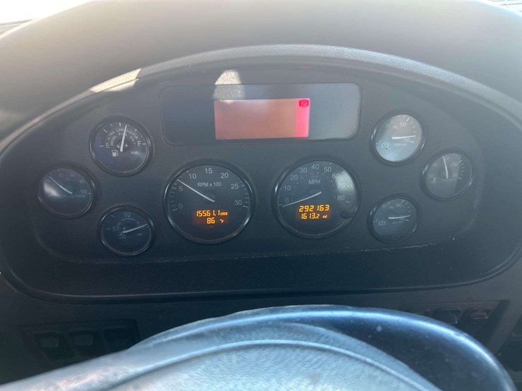2012-peterbilt-337-image-9
