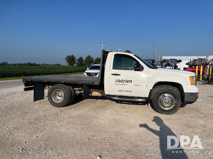 2009-gmc-3500-image-7