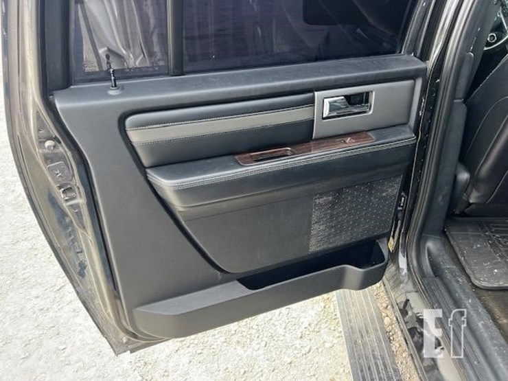 2015-ford-expedition-platinum-image-31