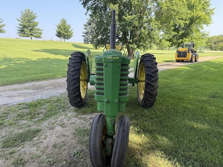 john-deere-b-image-2