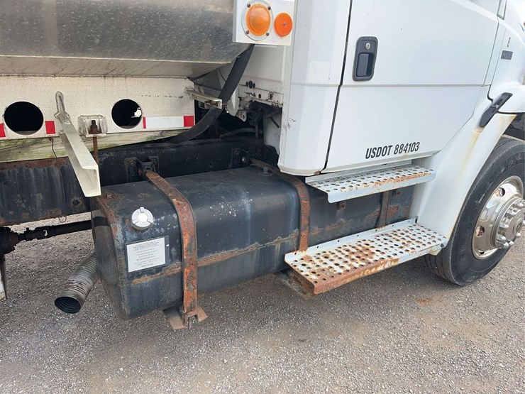 freightliner-fl70-image-28