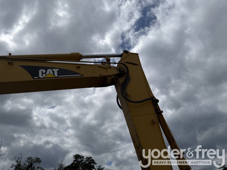 2004-caterpillar-318c-image-11
