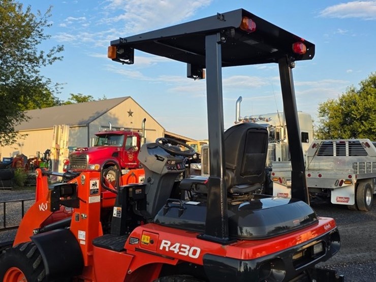 2023-kubota-r430-image-19