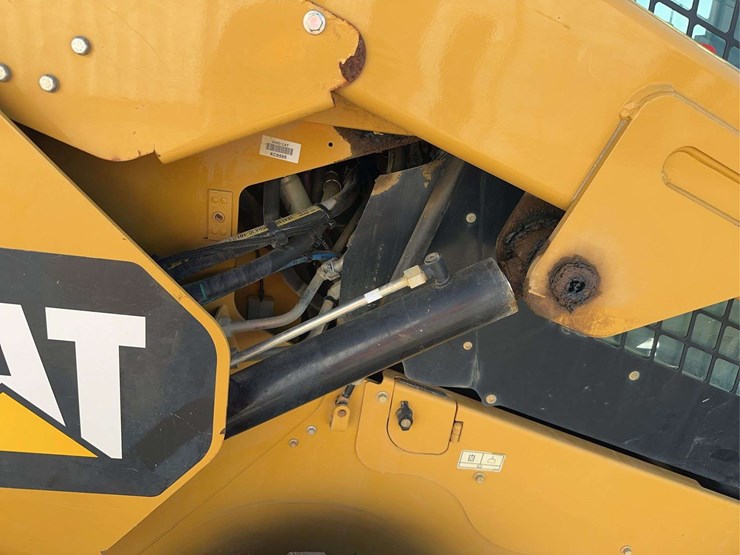 2018-caterpillar-262d-image-24