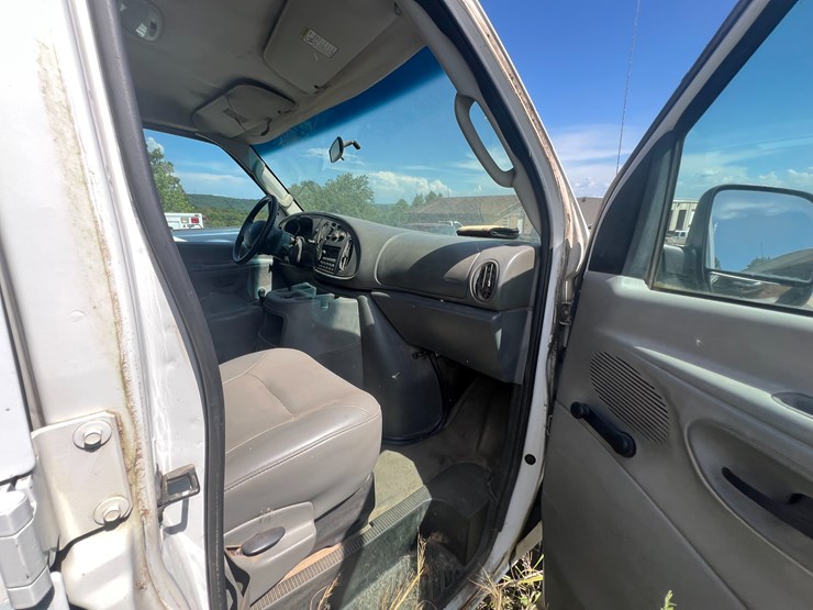 2003-ford-e350-image-10