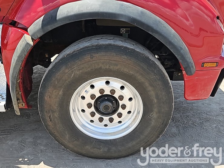 2021-kenworth-t880-image-11