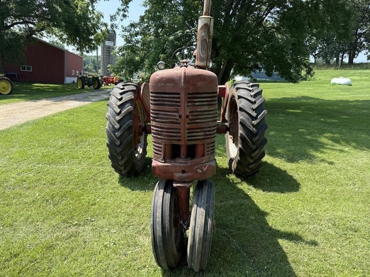 farmall-m-tractor-image-2