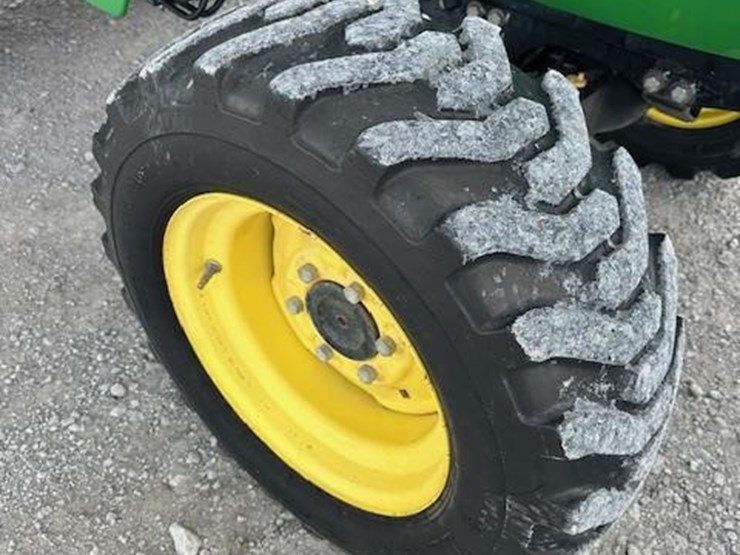 2011-john-deere-4720-image-17