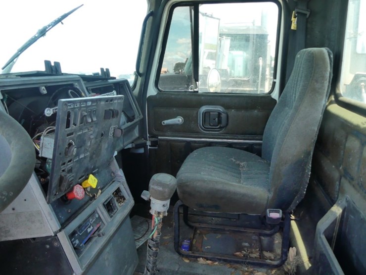 1999-mack-ch613-image-11