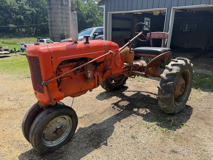 allis-chalmers-c-tractor-image-1