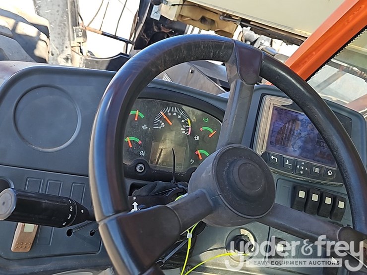 2018-jlg-1055-image-25