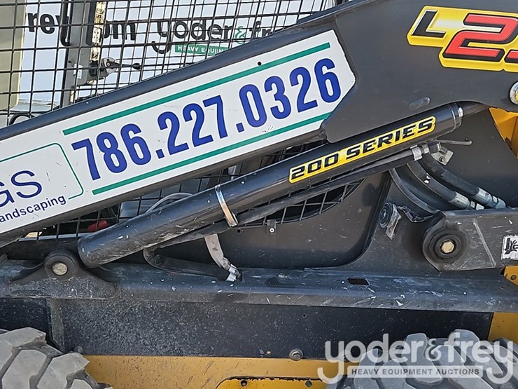 2020-new-holland-l234-image-15