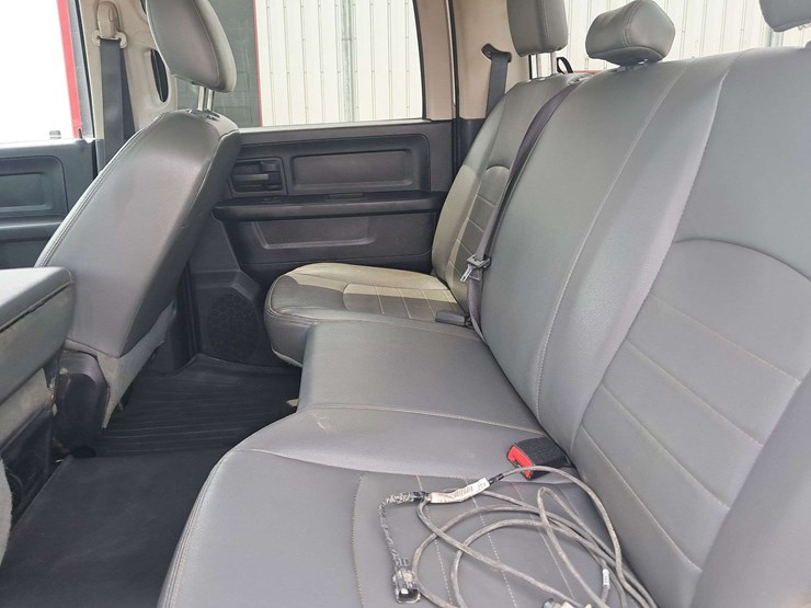2016-ram-3500-crew-cab-pickup-image-10