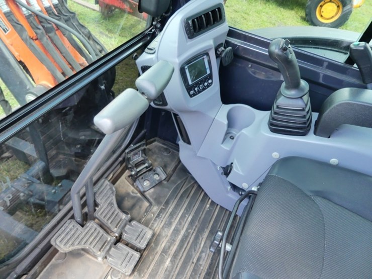 2022-kubota-kx040-4-image-13