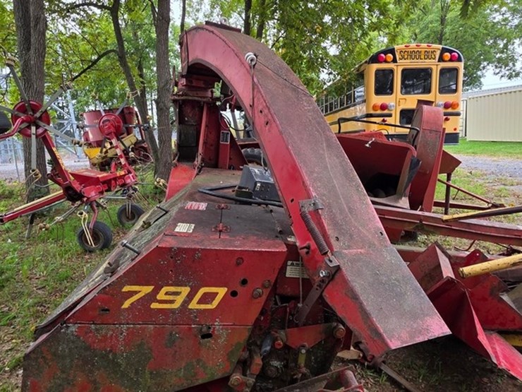 new-holland-790-image-12