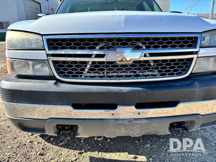 2005-chevrolet-2500hd-image-16