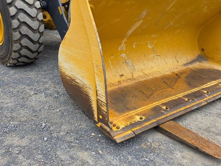 2021-deere-524l-image-44