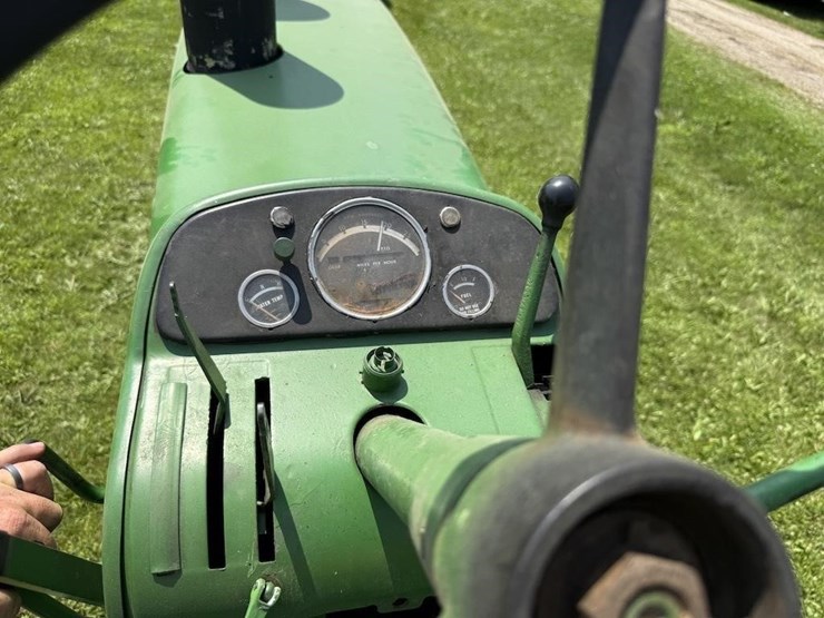 john-deere-3010-image-11