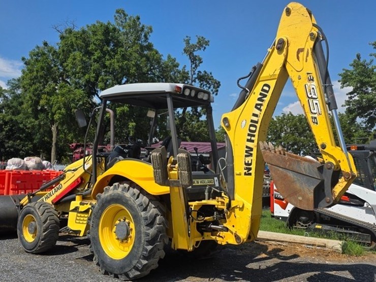 2011-new-holland-b95b-image-4
