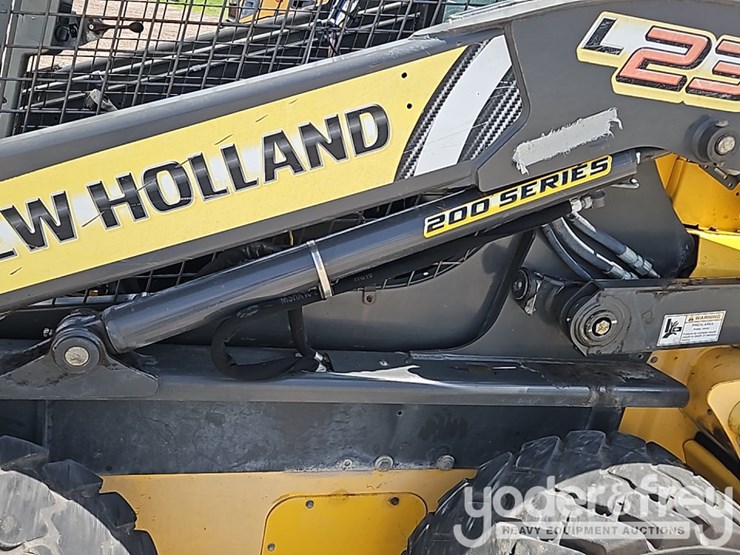 2015-new-holland-l230-image-14