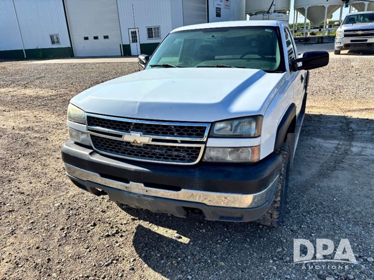 2005-chevrolet-2500hd-image-14