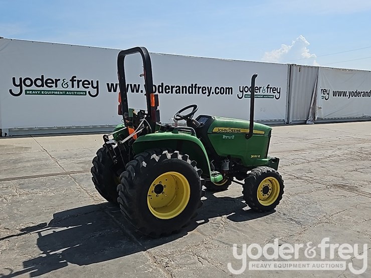 2014-john-deere-3032e-image-5