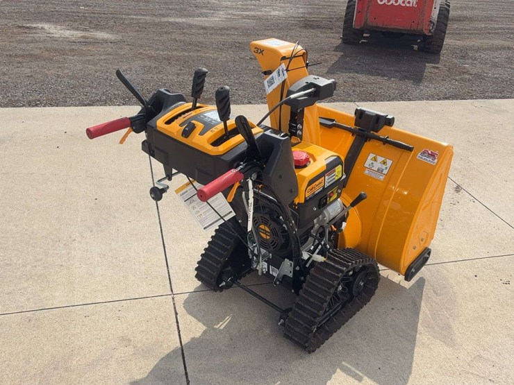 2023-cub-cadet-3x30-trac-snowblower-image-3