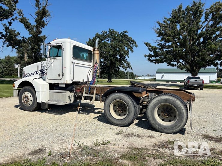 1999-peterbilt-385-image-5
