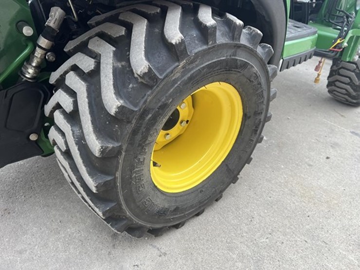 2024-john-deere-1025r-image-19