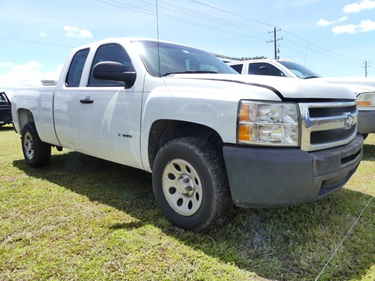 2011-chevrolet-silverado-image-2