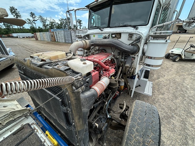 2013-peterbilt-367-image-17