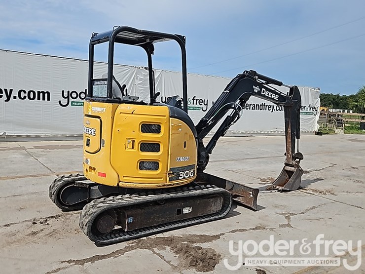 2017-deere-30g-image-5