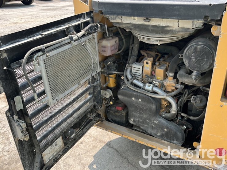 2023-caterpillar-246d3-image-15
