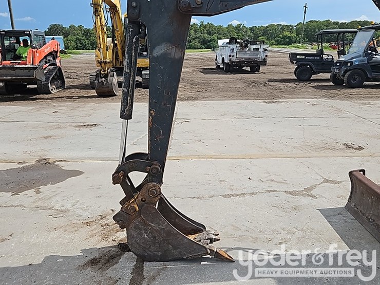 2017-deere-30g-image-18
