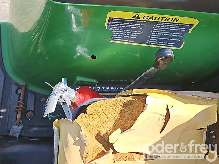 2014-john-deere-3032e-image-22