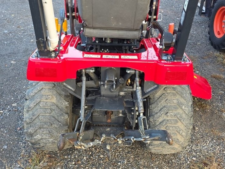 2017-massey-ferguson-gc1705-image-14
