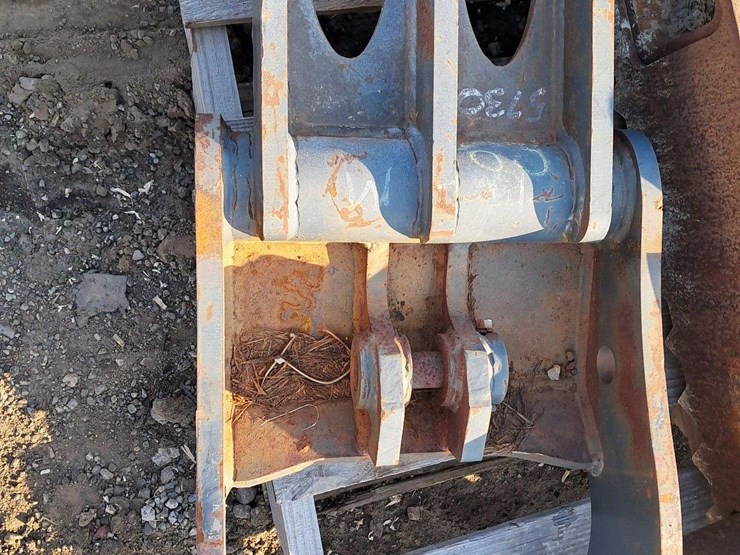 hydraulic-excavator-thumb-image-1