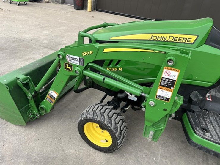 2024-john-deere-1025r-image-4