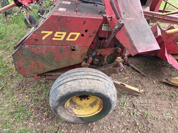 new-holland-790-image-11