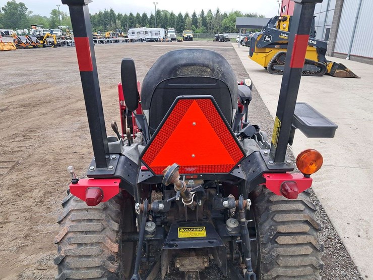 2022-mahindra-max25xlh-4wd-tractor-image-6