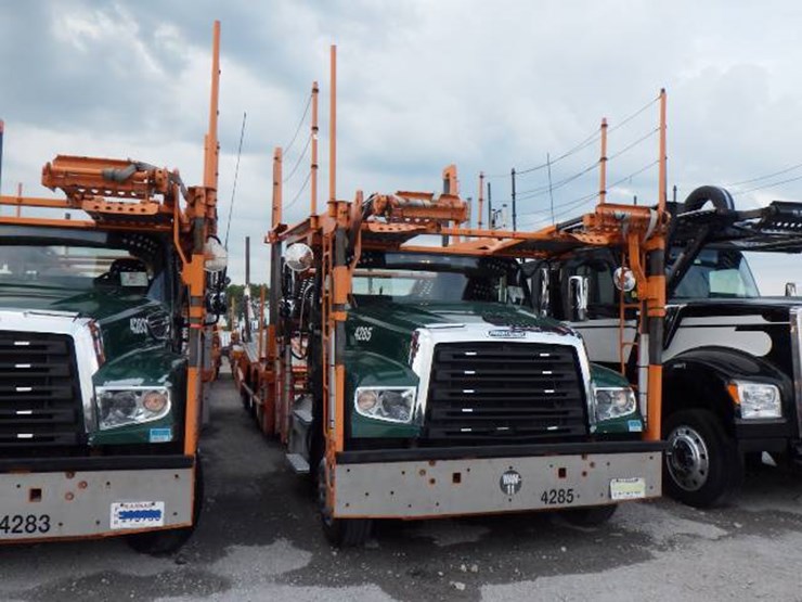 2020-freightliner-114sd-image-2
