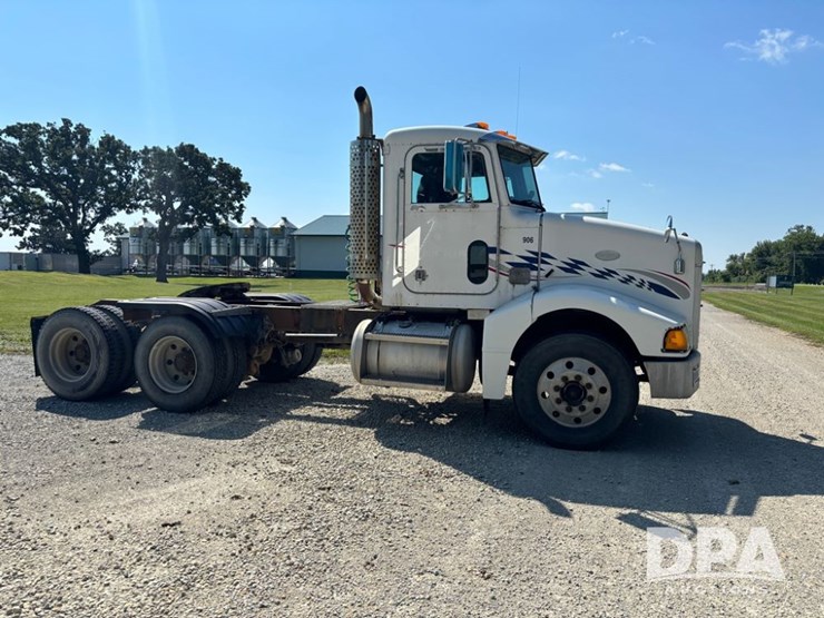 1999-peterbilt-385-image-15