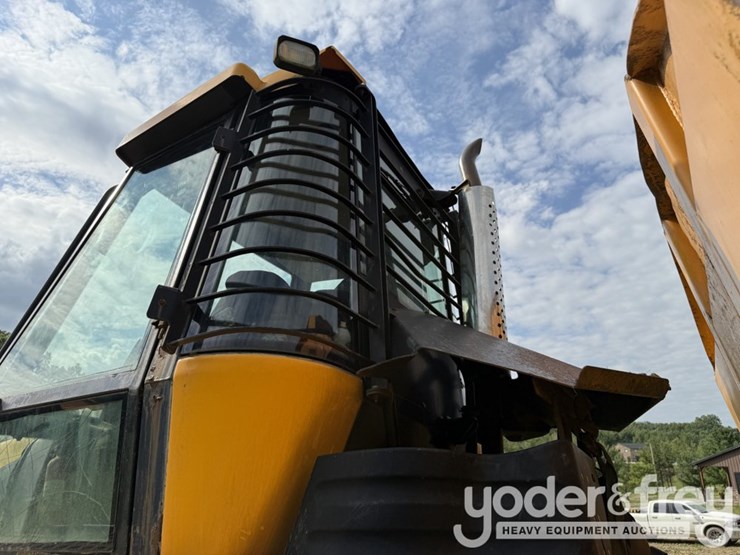 2005-jcb-718-image-32